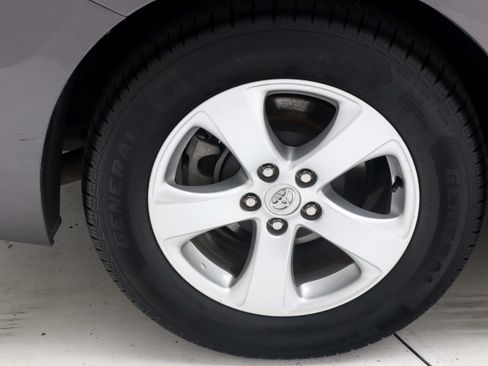 Used 2014 Toyota Sienna LE FWD image 28