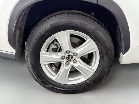 Used 2023 Toyota Highlander L image 33