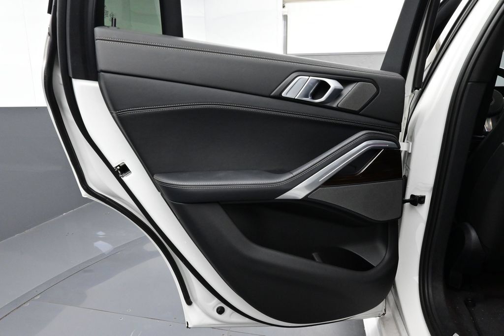 Used 2024 BMW X6 xDrive40i AWD/4WD image 10