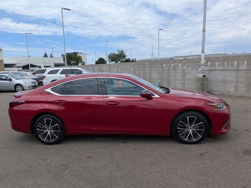 Used 2025 Lexus ES 300h w/ Premium Package FWD image 4