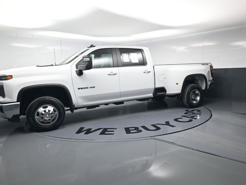 Used 2025 Chevrolet Silverado 3500 LT w/ Safety Package image 6