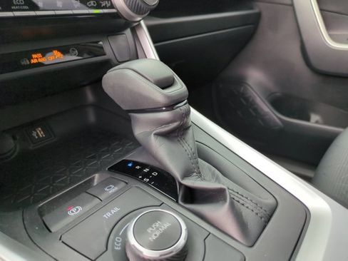 Used 2024 Toyota RAV4 XLE AWD/4WD image 12