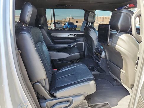 Used 2024 Jeep Wagoneer Series II image 11