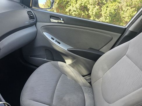 Used 2013 Hyundai Accent GLS w/ Premium Pkg image 14