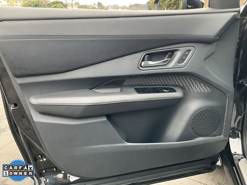 Used 2023 Nissan Ariya AWD image 23