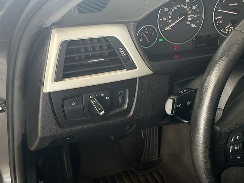 Used 2018 BMW 320i Sedan w/ Convenience Package RWD image 10