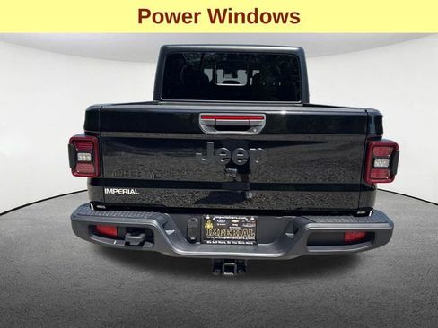 Used 2024 Jeep Gladiator Overland AWD/4WD image 11