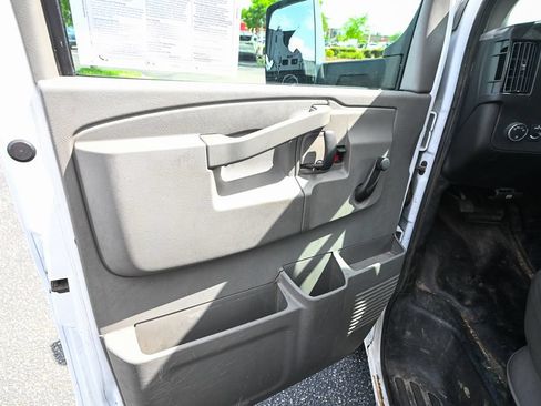 Used 2016 GMC Savana 3500 RWD image 17