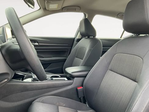 Used 2024 Nissan Altima 2.5 SV image 13