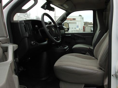 Used 2019 Chevrolet Express 2500 RWD image 9