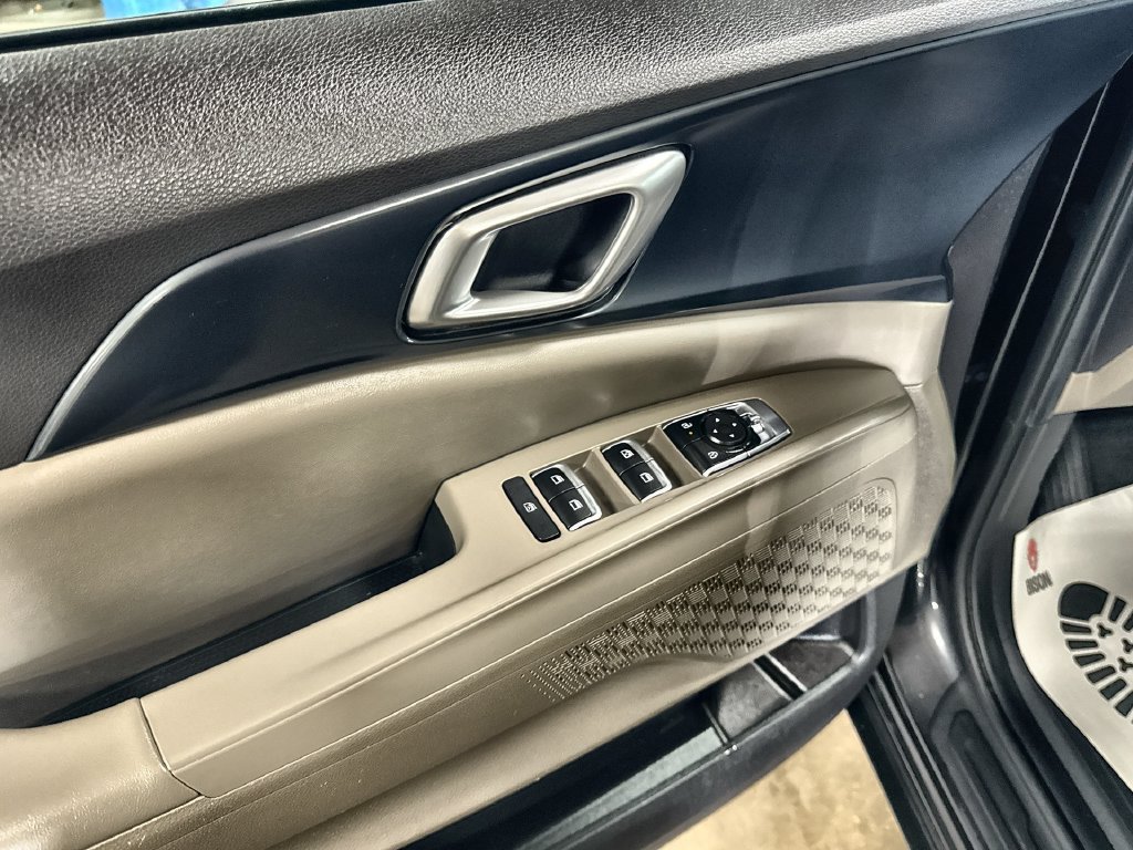 Used 2026 Kia Carnival LXS FWD image 14