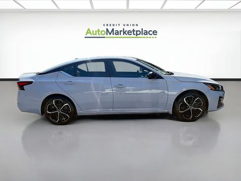 Used 2024 Nissan Altima 2.5 SR w/ SR Premium Package FWD image 8