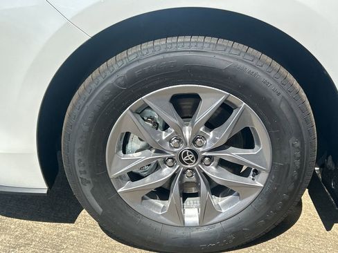 New 2026 Toyota Sienna XLE FWD image 28
