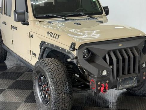 Used 2022 Jeep Gladiator Sport AWD/4WD image 2
