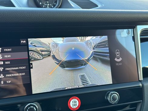 Certified 2025 Porsche Macan image 23