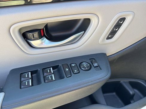 Certified 2025 Honda Pilot EX-L image 18