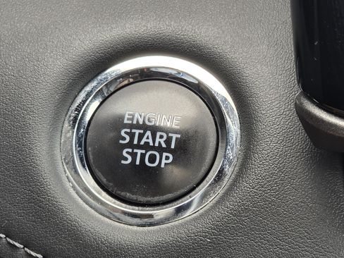 Used 2022 Toyota Highlander XLE FWD image 30