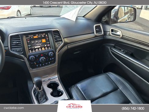 Used 2017 Jeep Grand Cherokee Limited image 16