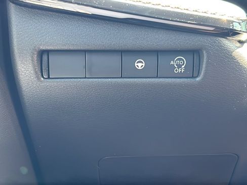 Used 2025 Nissan Kicks SR FWD image 29