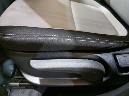 Used 2024 Hyundai Venue SEL image 27