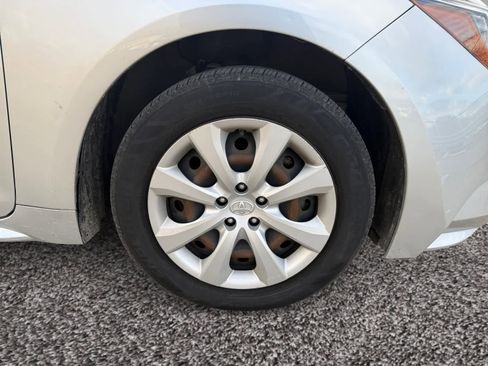 Used 2020 Toyota Corolla LE image 16
