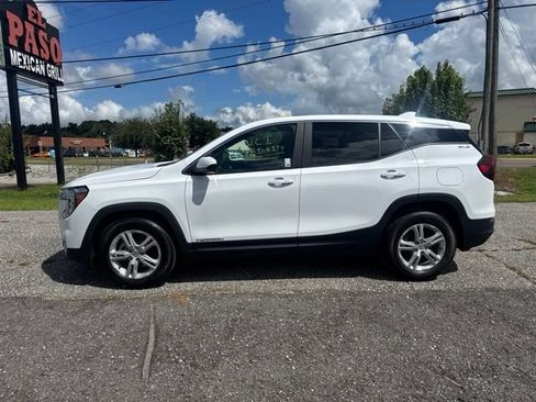Used 2024 GMC Terrain SLE FWD image 2
