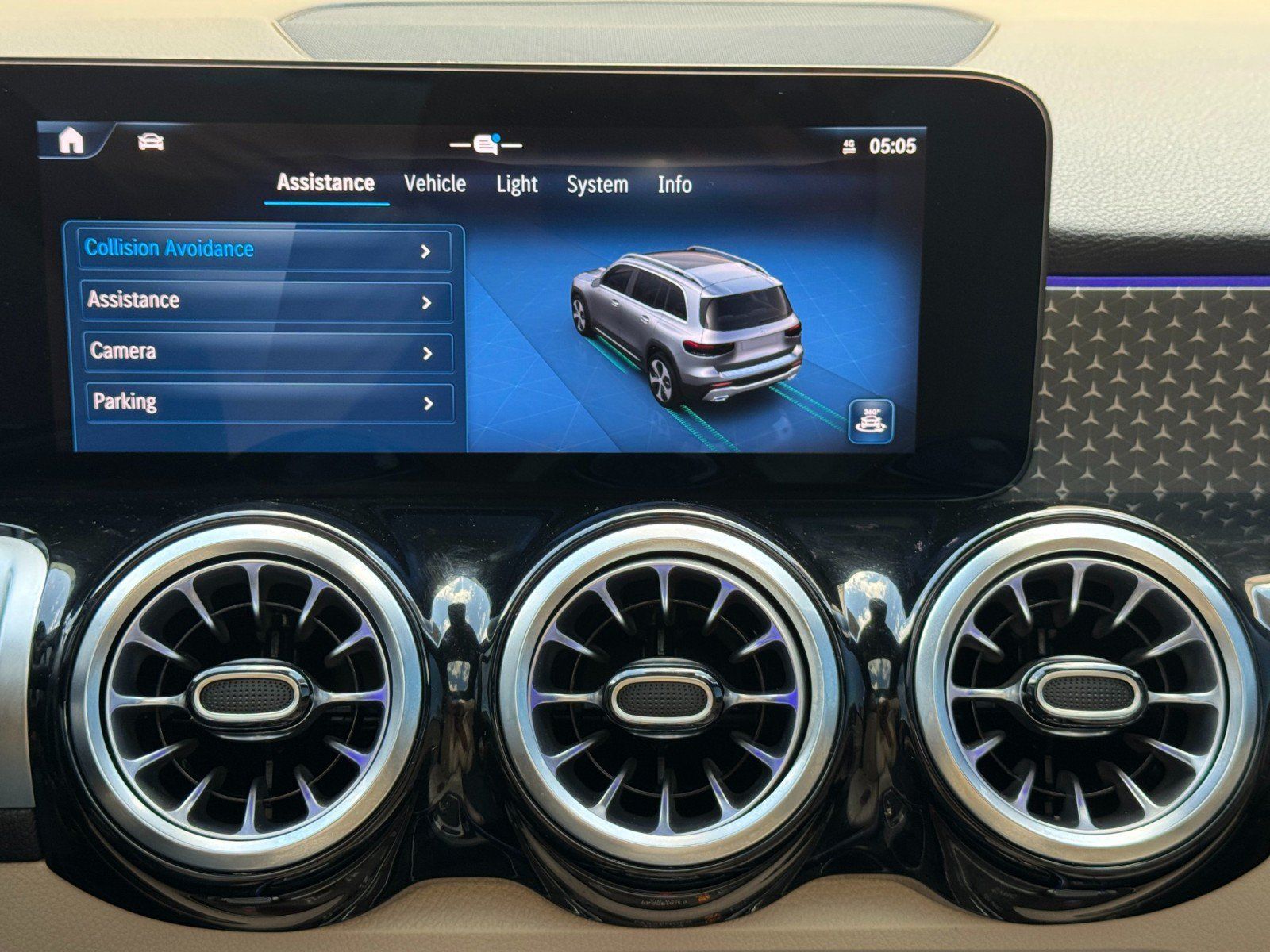 Used 2024 Mercedes-Benz GLB 250 w/ Exclusive Package image 29