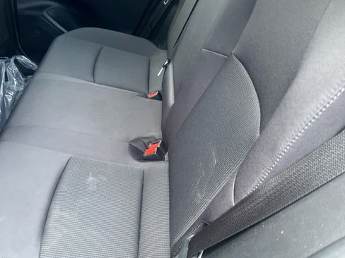 Used 2021 Toyota Venza LE w/ Carpet Mat Package (TMS) image 11