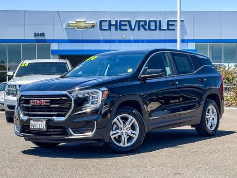 Used 2024 GMC Terrain SLE FWD image 1