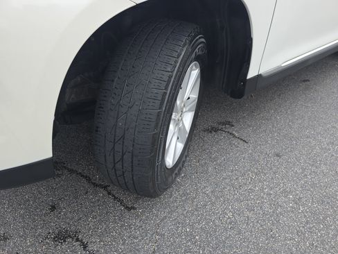 Used 2013 Toyota Highlander SE FWD image 35