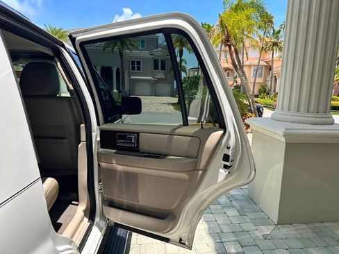 Used 2014 Lincoln Navigator 2WD image 79