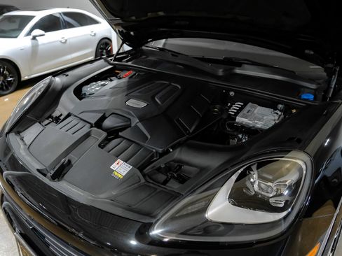 Used 2023 Porsche Cayenne Platinum Edition image 52