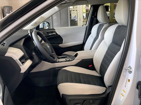 New 2026 Mitsubishi Outlander SE image 9