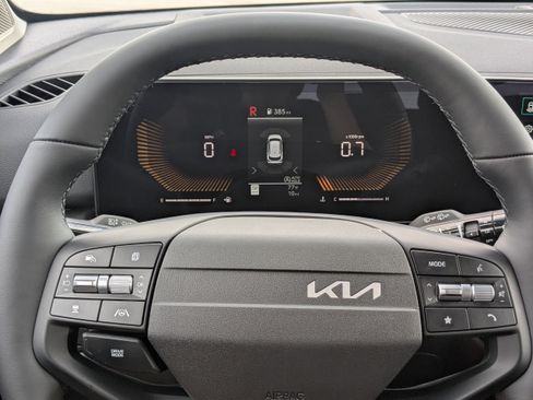 New 2026 Kia Sportage LX FWD image 33