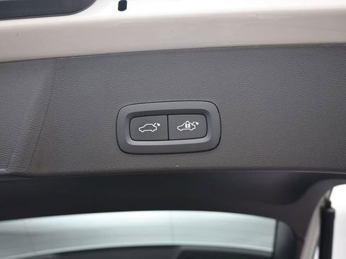 Used 2023 Volvo XC40 B4 Plus w/ Protection Package Premier image 30