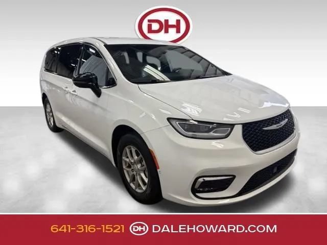 Used 2026 Chrysler Pacifica Select FWD 360° Tour