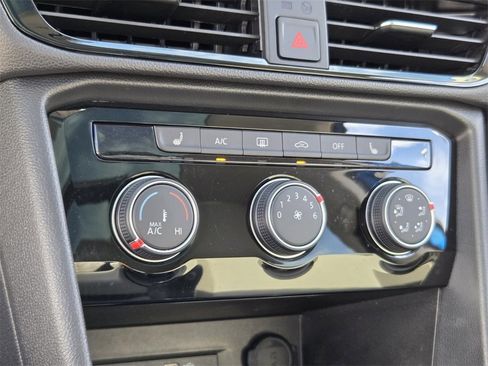 Used 2023 Volkswagen Taos SE w/ Panoramic Sunroof Package image 22