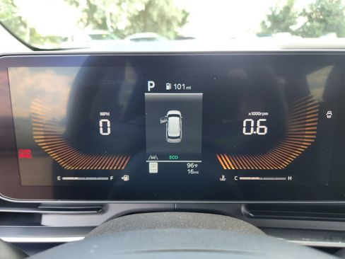New 2027 Kia Carnival FWD image 17