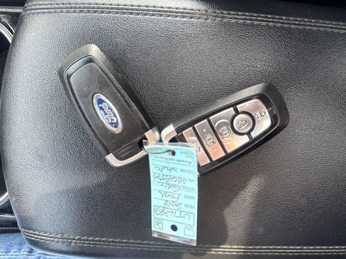Used 2018 Ford Edge SEL w/ Equipment Group 201A AWD/4WD image 40