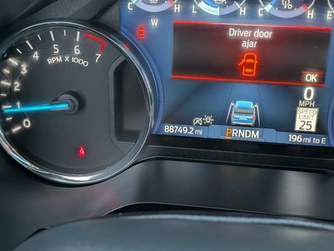 Used 2024 Ford Expedition Limited image 15