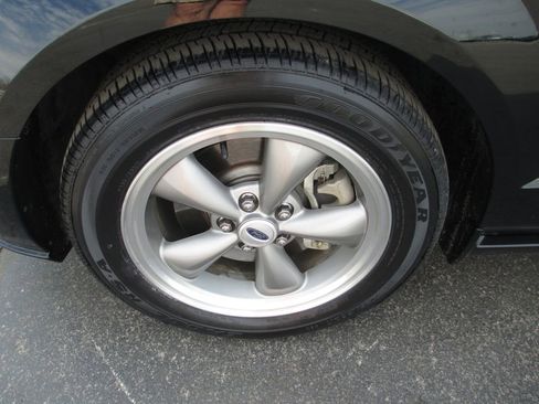 Used 2005 Ford Mustang GT image 11