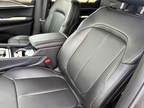 New 2025 Jeep Grand Cherokee L Limited w/ Luxury Tech Group II image 20