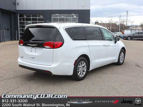 New 2026 Chrysler Voyager LX image 7
