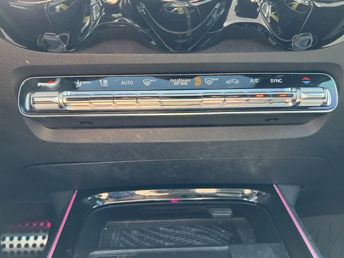 Certified 2023 Mercedes-Benz GLB 250 image 30