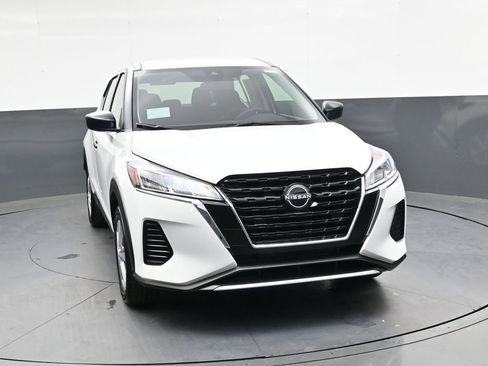 Used 2025 Nissan Kicks Play S image 10