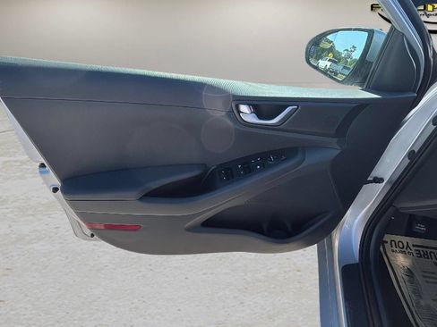 Used 2018 Hyundai Ioniq Blue FWD image 17
