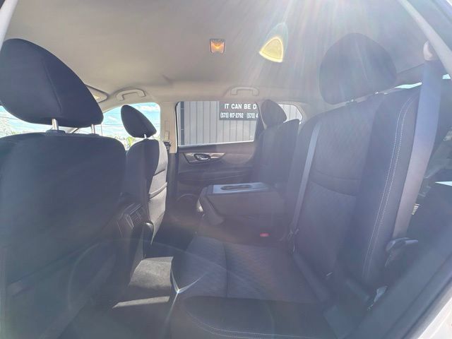 Used 2017 Nissan Rogue SV FWD image 14