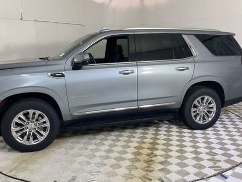 Used 2023 GMC Yukon SLT w/ SLT Luxury Package AWD/4WD image 5