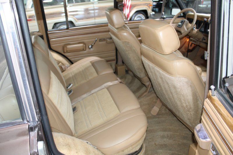 Used 1987 Jeep Grand Wagoneer AWD/4WD image 32