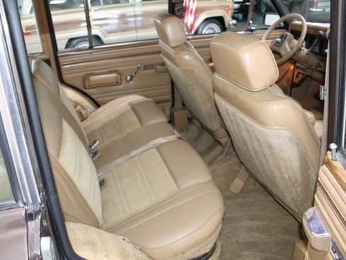Used 1987 Jeep Grand Wagoneer image 32